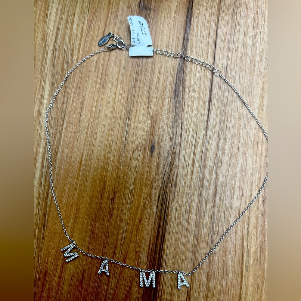 The sis kiss mama necklace